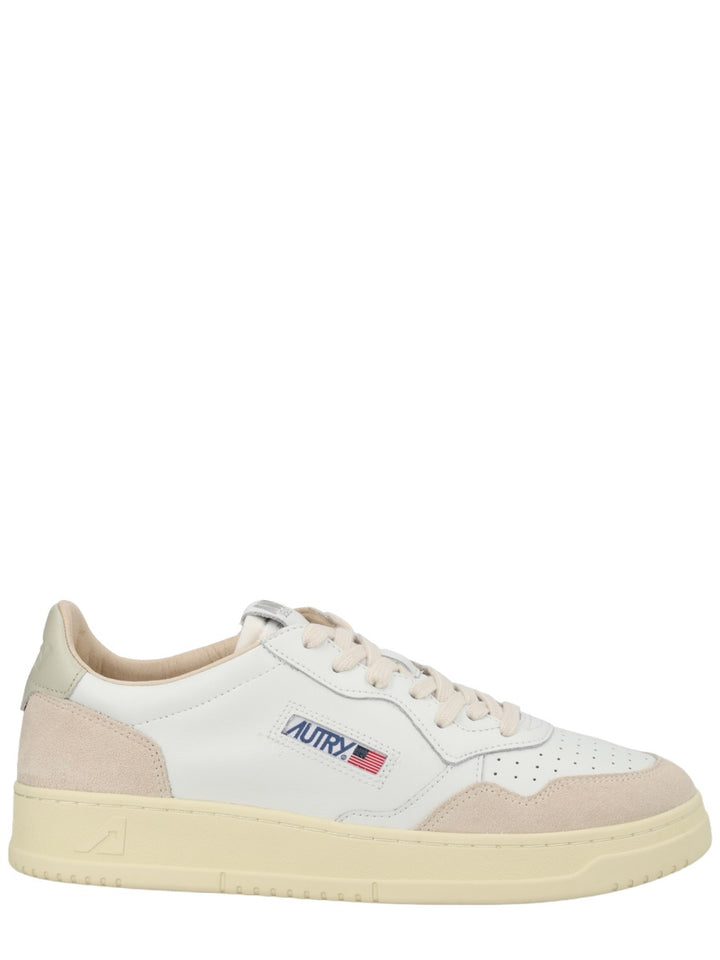 Autry Sneakers - White | 828ea8ea8253014f1ee7f6b5a80cda38bdec82bb