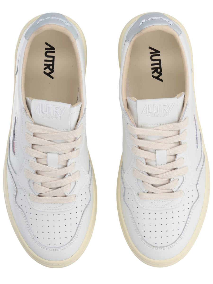 Autry Sneakers - White | c34dcb5bc35a71634fbe92115f88d1dc67b56d43