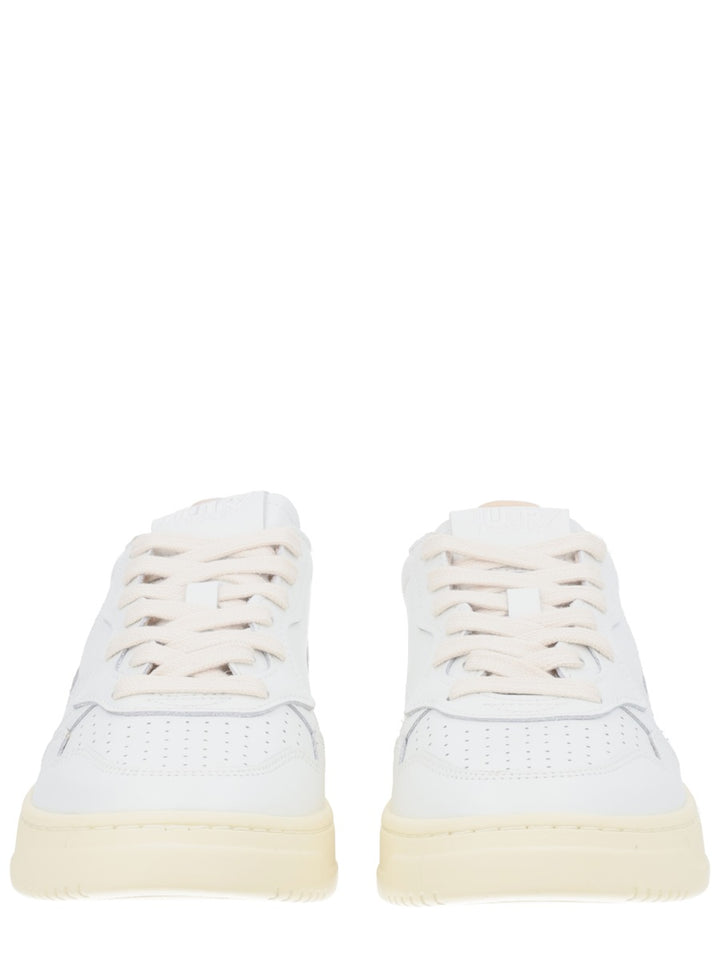 Autry Sneakers - White | ae3efd67da1446db3cf5bef826981a72e82b4786
