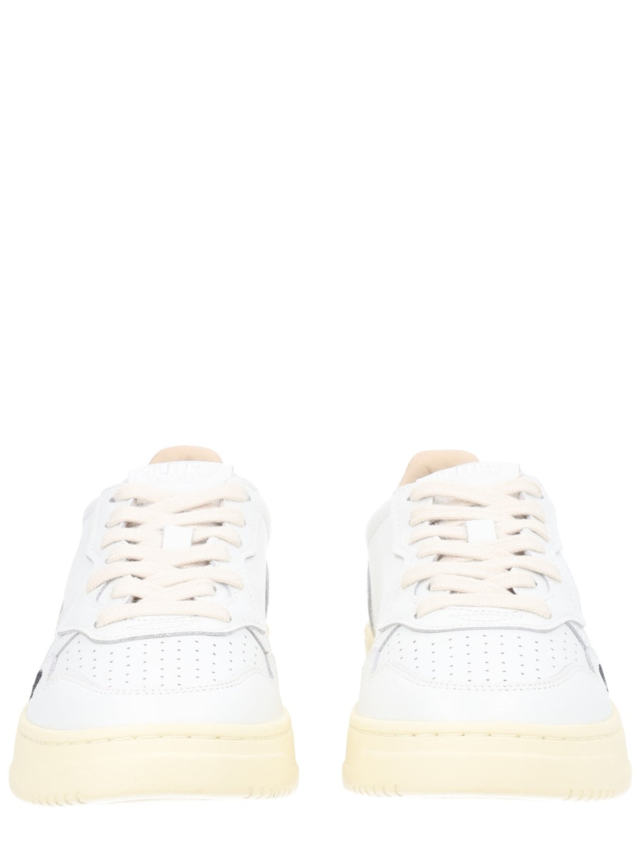 Autry Sneakers - White | beb31605c6d011565bcd647a08df6ad48a0052c7