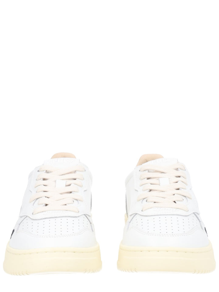 Autry Sneakers - White | beb31605c6d011565bcd647a08df6ad48a0052c7