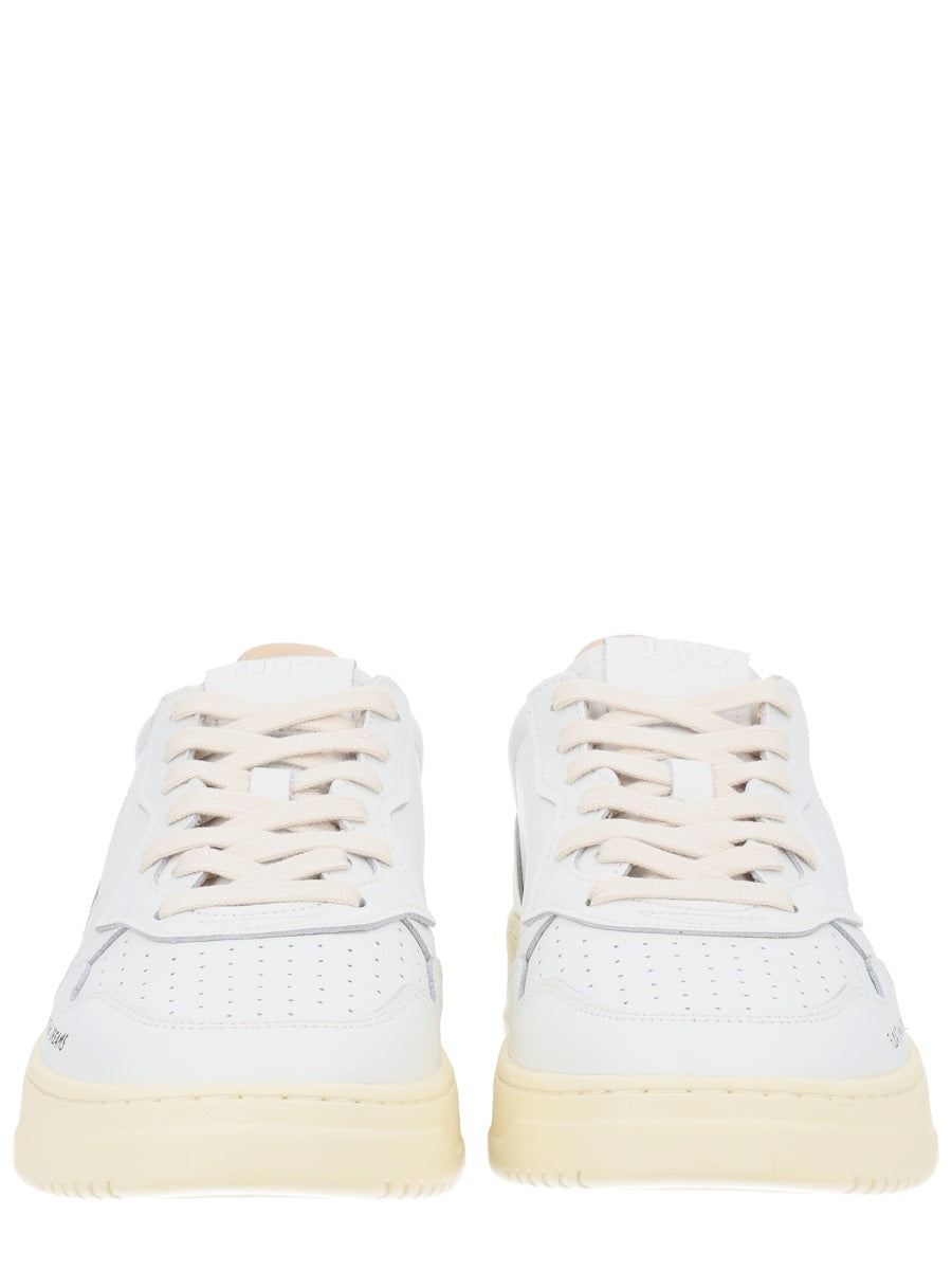 Autry Sneakers - White | e0da397f70a88bca5b58afeea57cf2da8de06653