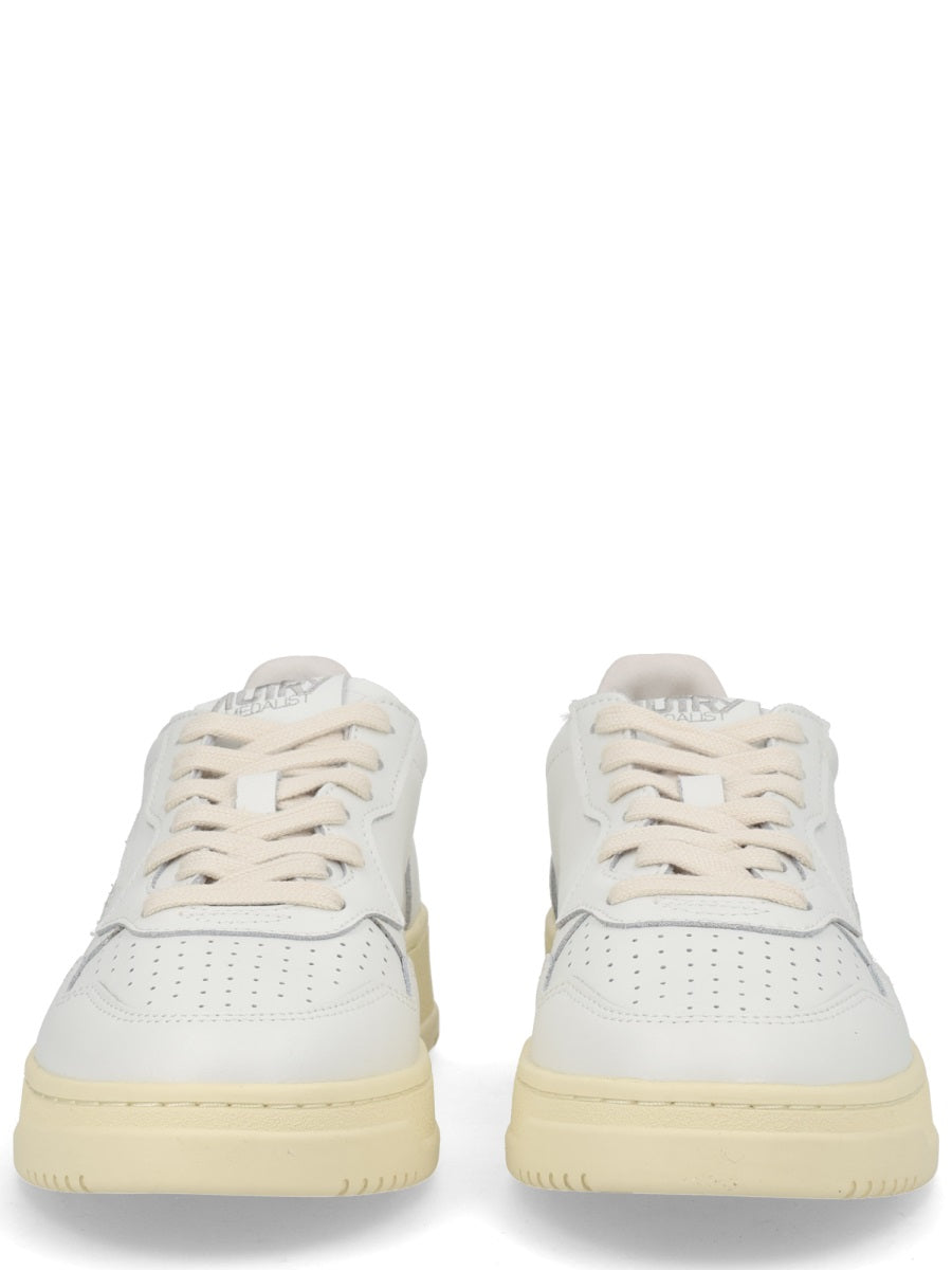 Autry Sneakers - White | 85279afe8102734d1fc147ddd4ef3560c72f5d18