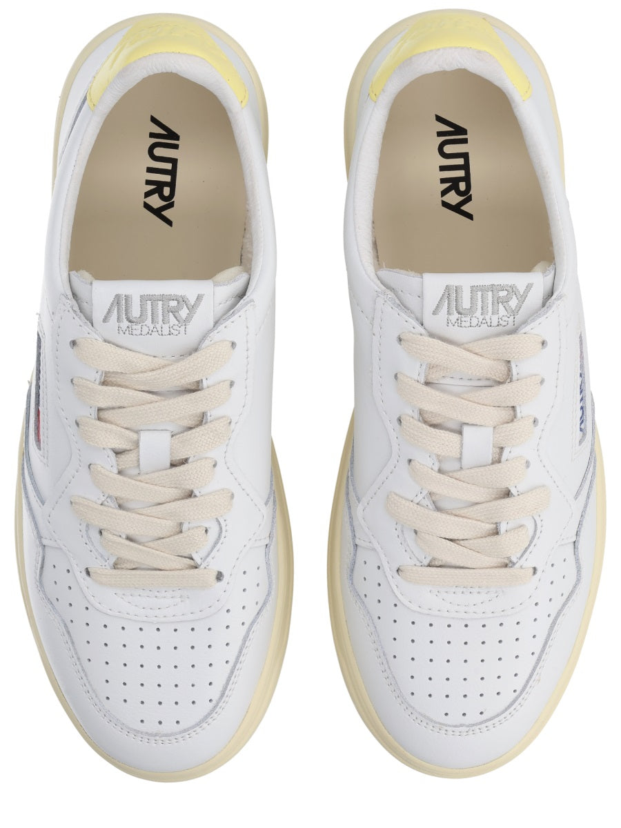 Autry Sneakers - White | 6212404075b7b338cd0d513ca91cf308efae2594