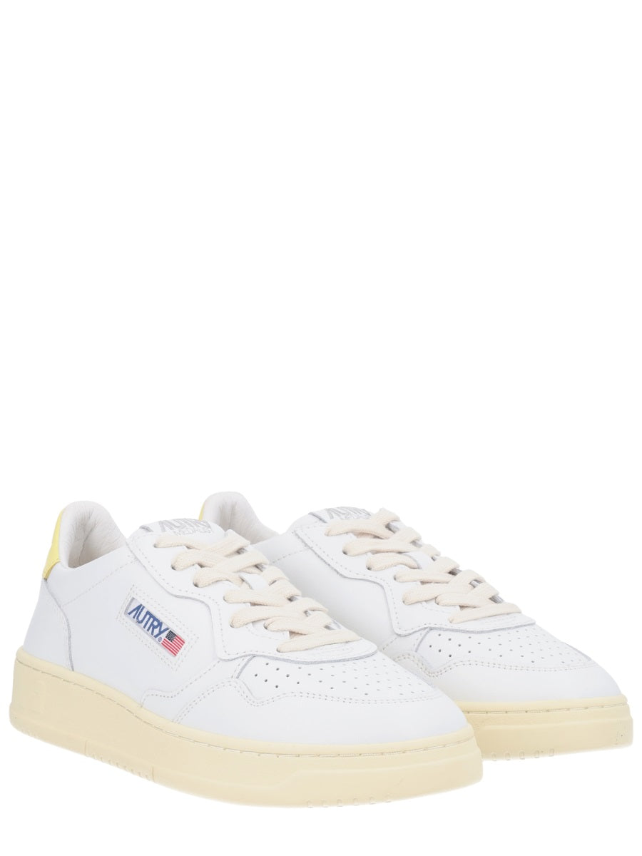 Autry Sneakers - White | 6e0d3676e00296c5600347ee5c5baab4d504d9e2