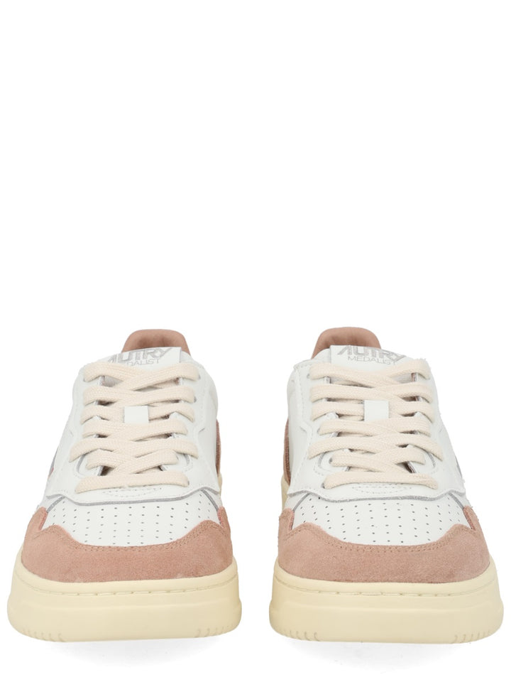 Autry Sneakers - White | d4122f157380aa98e1590f77b15d1eb4f52a60b0