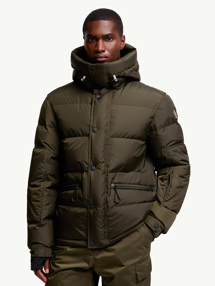 Moncler Down jackets - Verde | d63526a18c514ca3139fd793729a09e4af681d8e