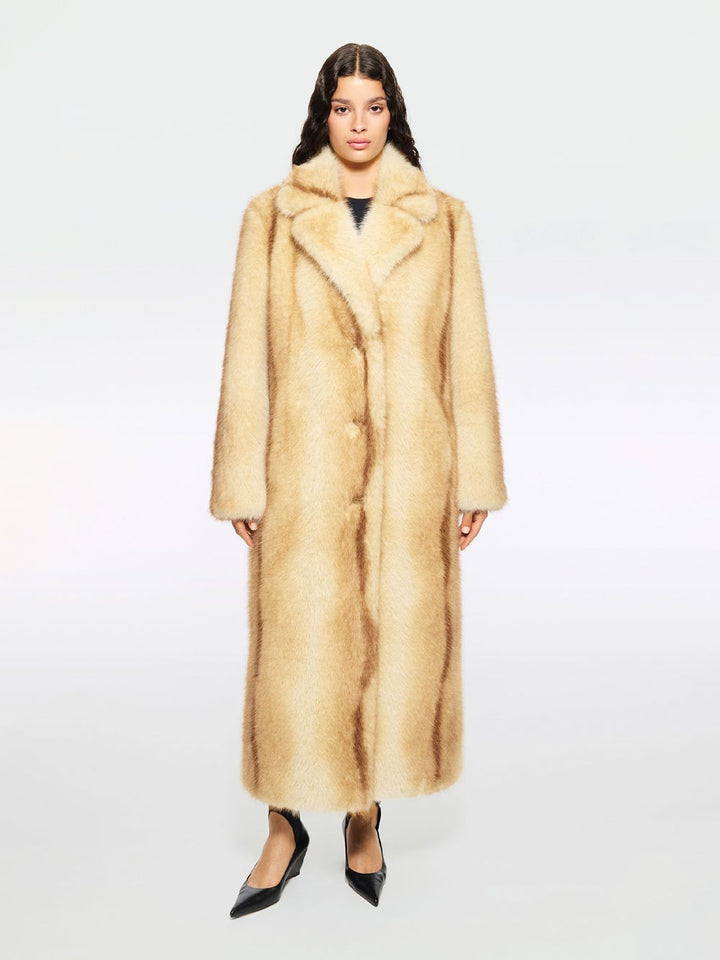 Stand Studio Pellicce - Rosso | 7e1fc4bea4b159143a541c6df260f798f6836129