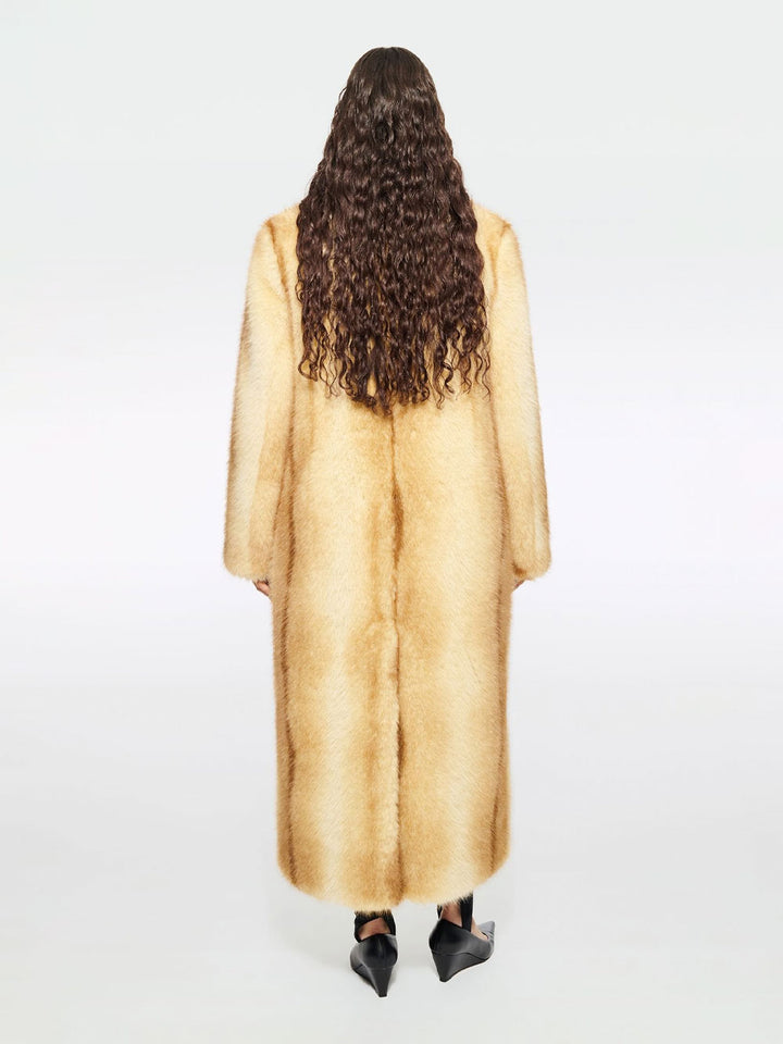 Stand Studio Pellicce - Rosso | 7d38b9f08b3e842a8939e7c788bad89c9c9f63a1