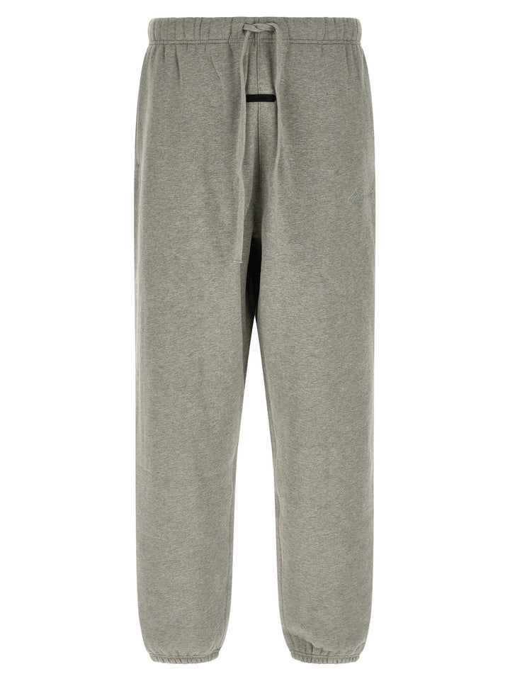Fear Of God Essential Signature Classic Pantaloni - Grigio | d18e2a998878591ec92d5717ac04b996eabf2365