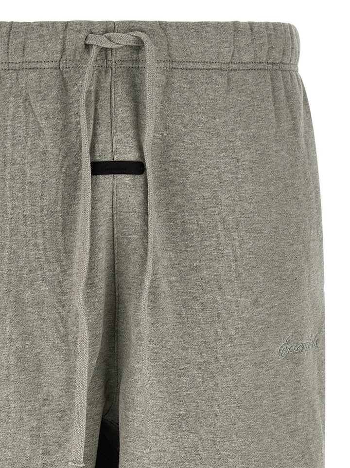 Fear Of God Essential Signature Classic Pantaloni - Grigio | af29140f5df8550cc8047a95bfe01a43a12b76b6