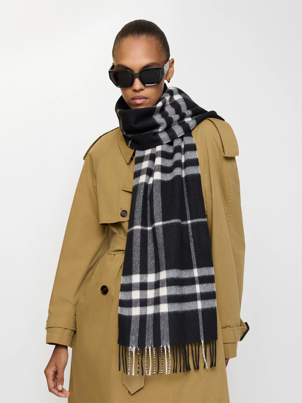 Burberry London England Scarves - Nero | 4787e7c105c19bf7d7c0cacce4d78ce0e6e6830e