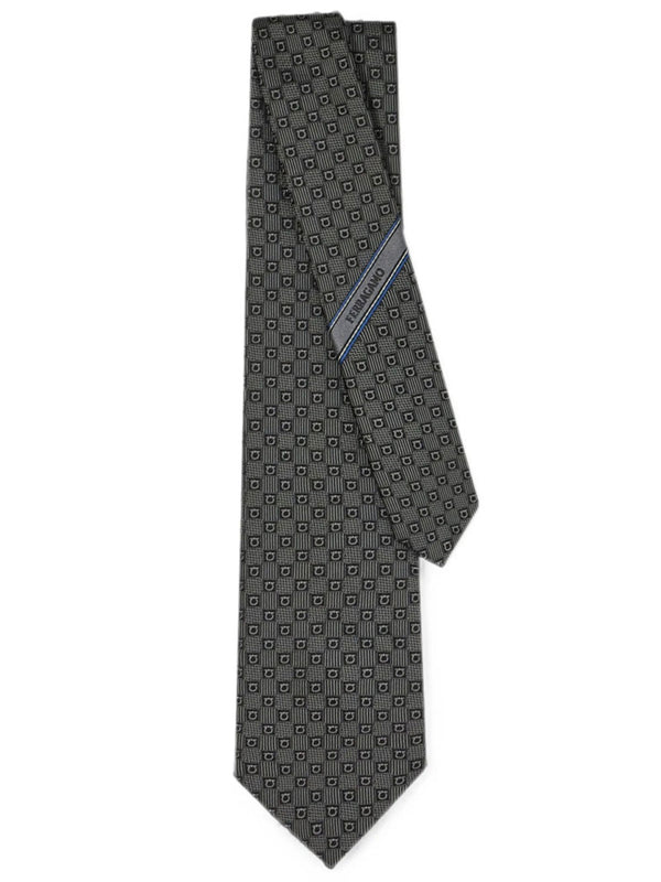 Cravatta In Seta Jacquard Motivo Gancini