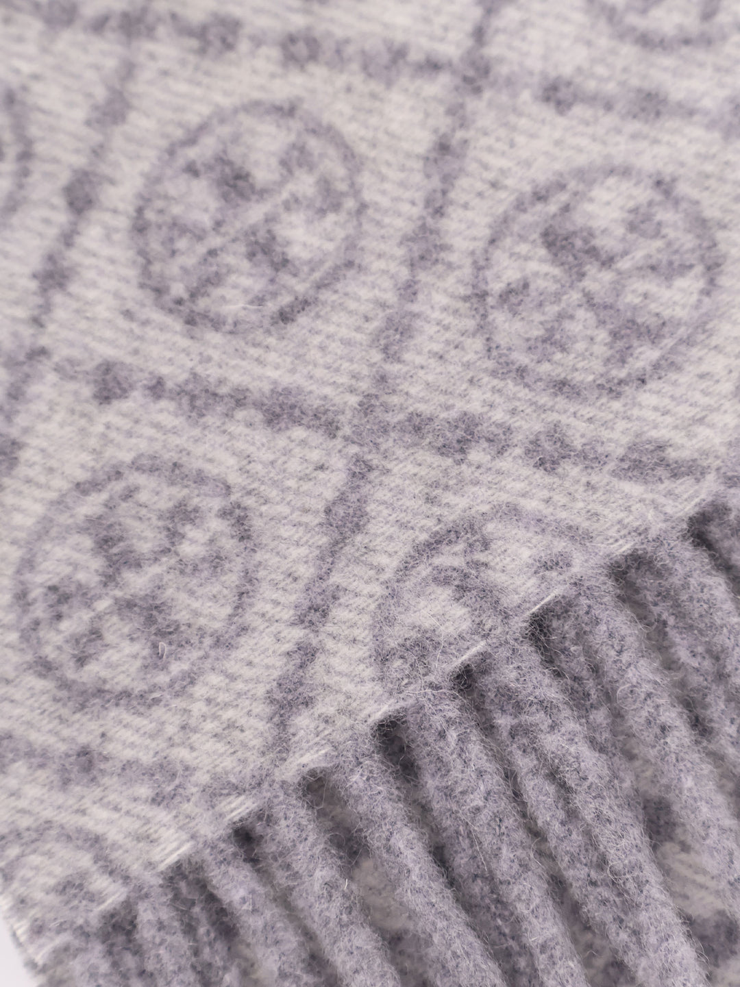 Tory Burch Scarfs - Grigio | e293d2a831c5ea3907ce1a2ca02a8db59edda732