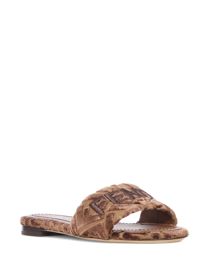 Fendi Sandals - Marrone | a230ea3cb28cc8b3a8810ffd43b0a0b94b4b6792