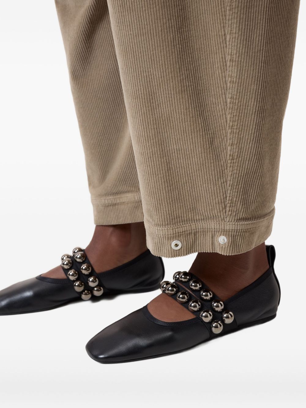 Closed Trousers - Light and natural | f23b94fc508a383dbd770d5c3307fd348aa43835