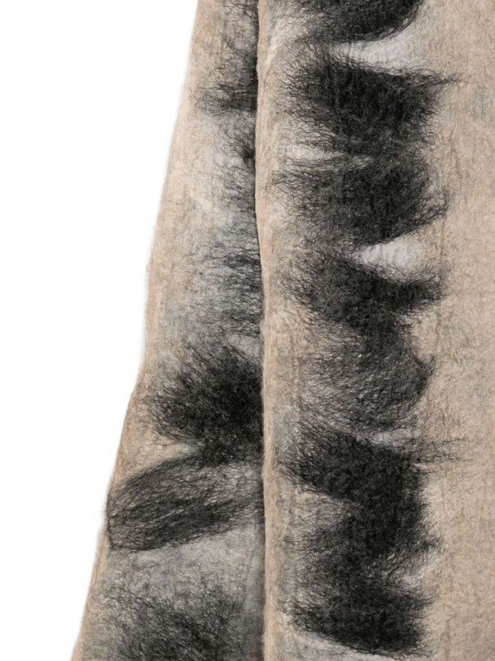 Silvana Manetti Scarfs - Blacks and greys | 8f79588025f88dffee874c6735cf2317cf846fee