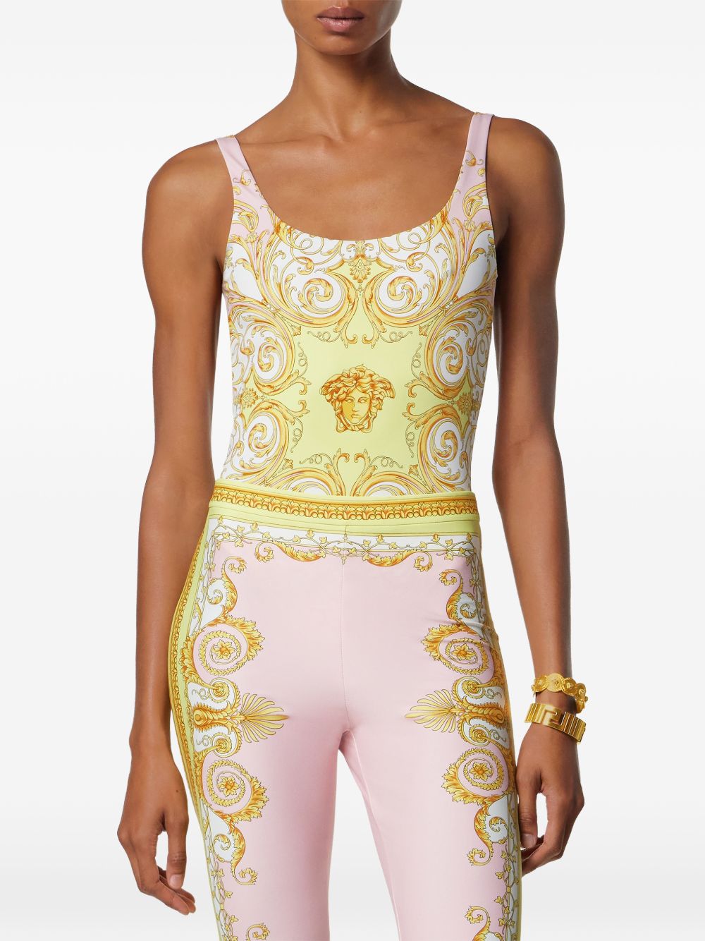 Versace Sea clothing - Light and natural | 316e661508ed4c946efa5fb1422758928ffe5b12