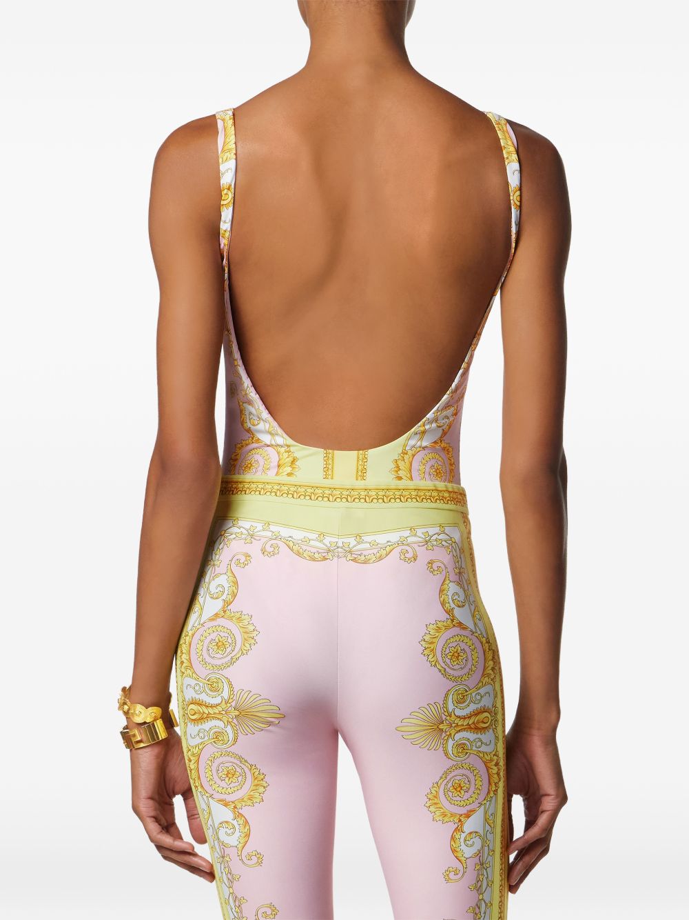 Versace Sea clothing - Light and natural | f5f6cbadf6fa2b145af7c3ed07513dc35f47a5aa