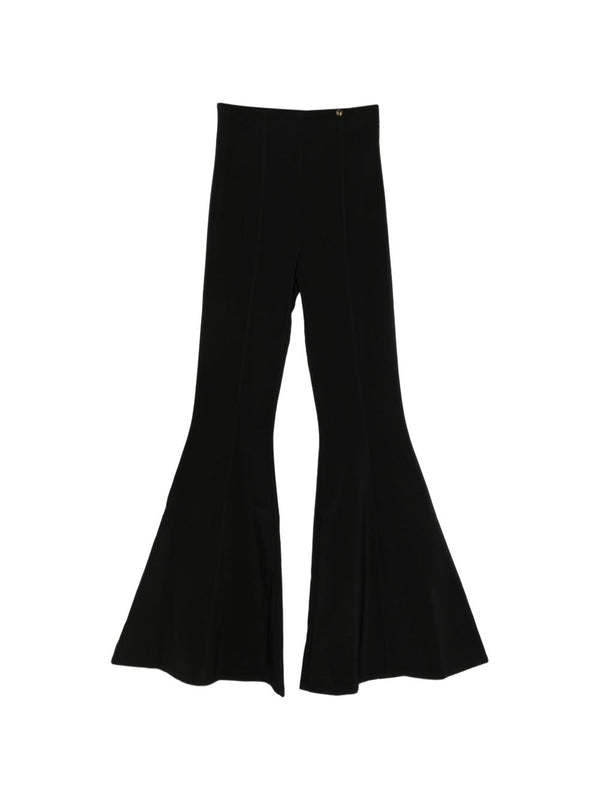 Hosen mit ausgestelltem Bein
