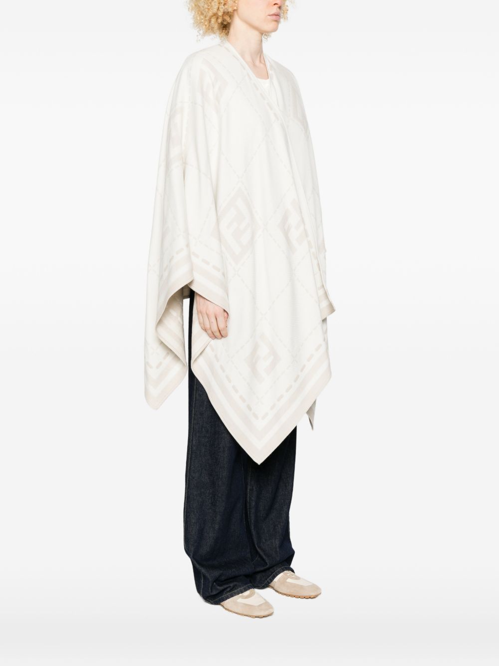 Fendi Jackets - Chiari e Naturali | 7329f33289ae8eed9a23898b02de78f5e13ad146