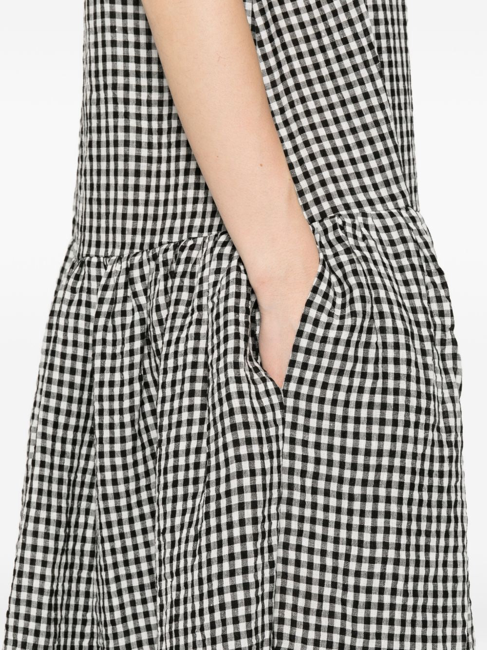 Apuntob Dresses - BLACK | ef323e52a1d3539faa9ff9db2aac655389e9c12e