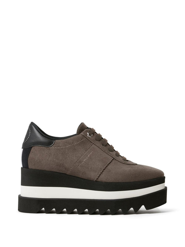Sneakelyse Sneakers