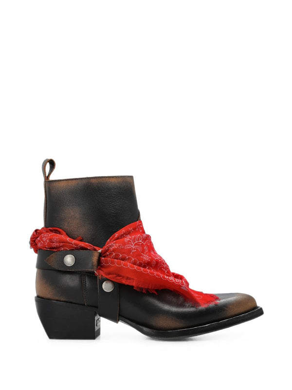 Debbie in Pelle Stivali