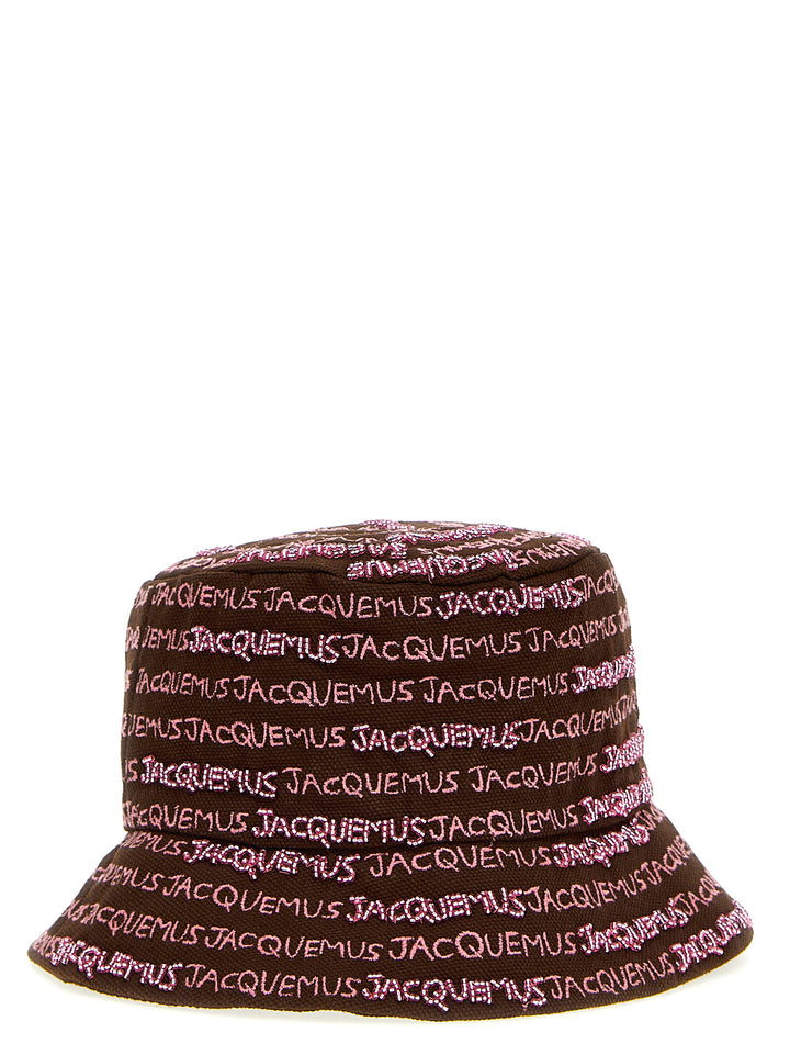 Jacquemus Le Bob Bordado Cappelli - Marrone | b742f0ac43b26e9149ae90dd470cad07296ee4a7