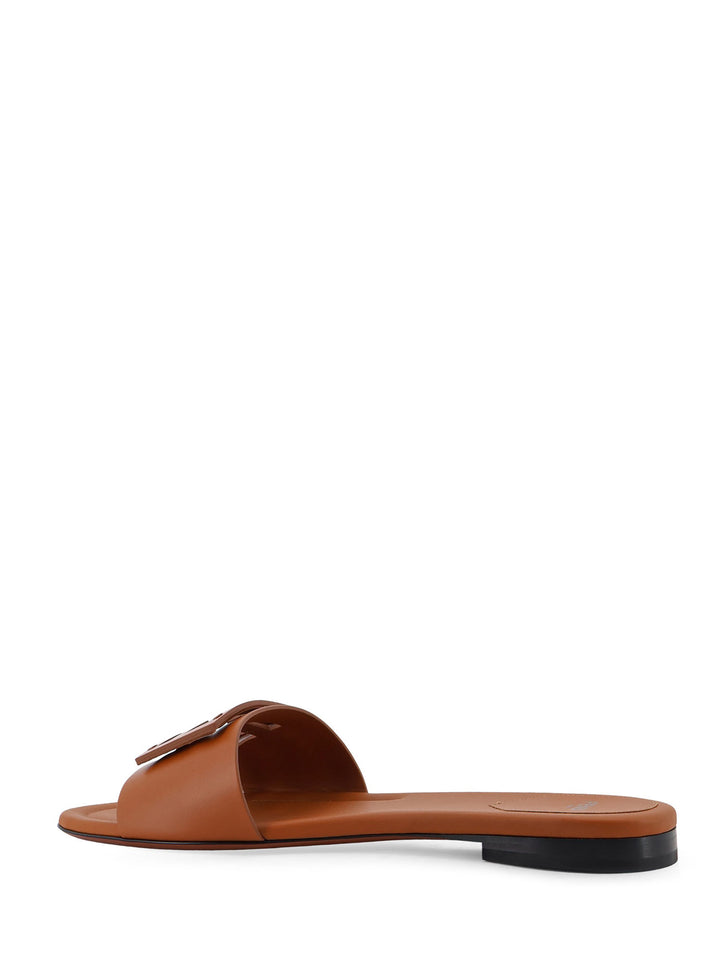 Fendi Sandals - Marrone | cf50a3e7b5c4c7f9a160a9249f440ae78f62f32f