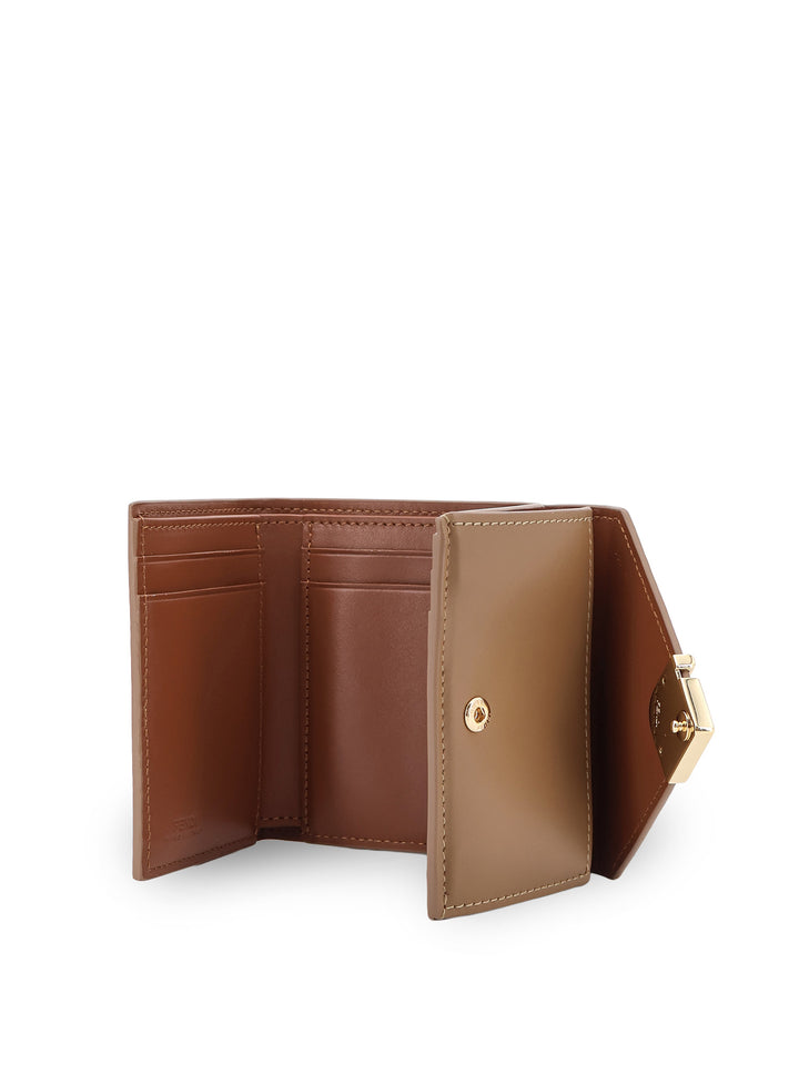 Fendi Wallets - SANDSELLIEROS | 26a1f65a104c35bd4e5e90451045d290cedf9593