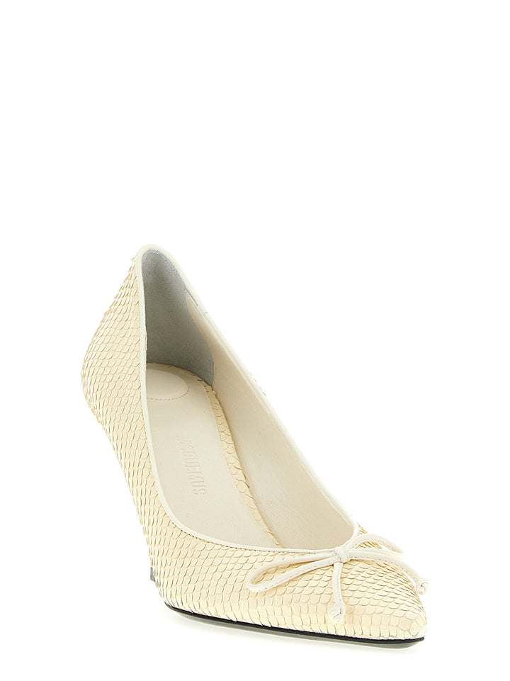 Jacquemus Les Escarpins Tourni Decollete - Beige | 50fa46ff96dddf1de7373e75a25d8dc9f62ef423