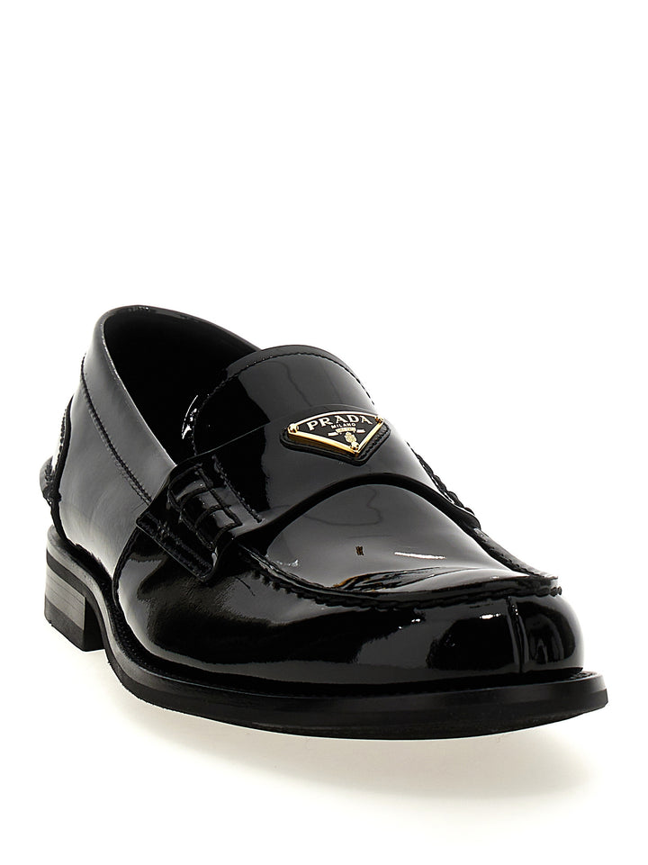 Prada Logo Patent Leather Loafer Mocassini - Nero | 99e651ea0916dfad1e8186d81907f94328a6659f