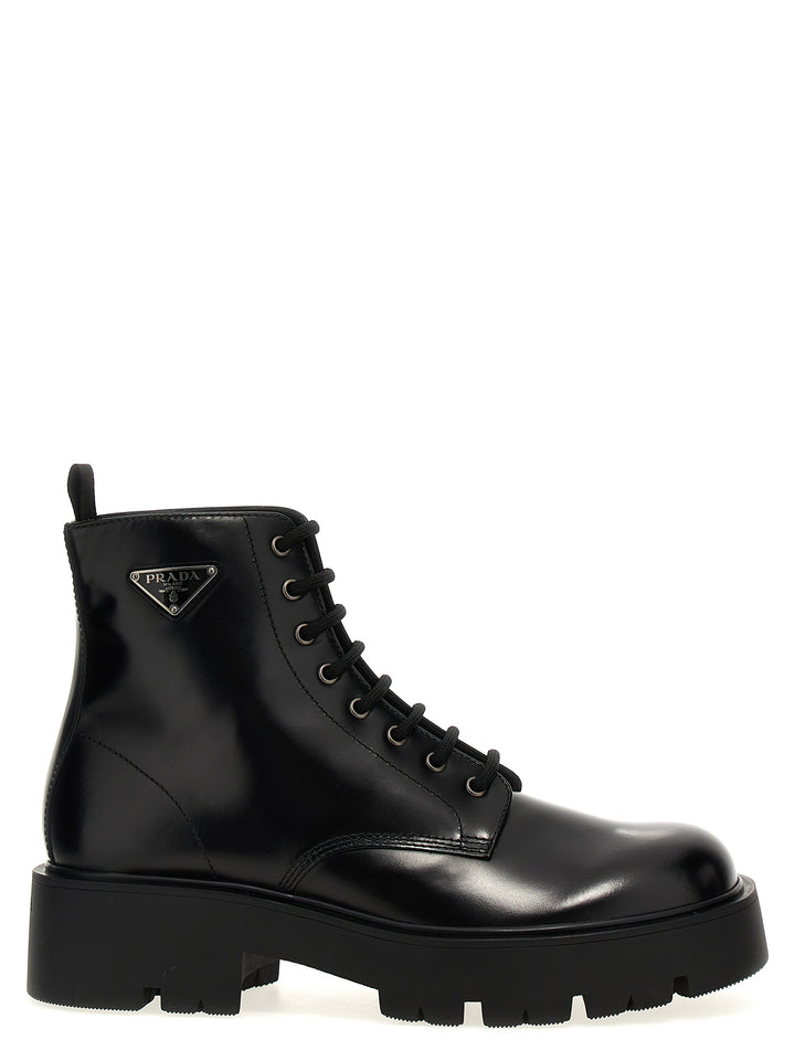 Prada Logo Brushed Leather Ankle Boots Stivali e Stivaletti - Nero | fef98b7393f377d5dad0900de3ad7ef96efd1345