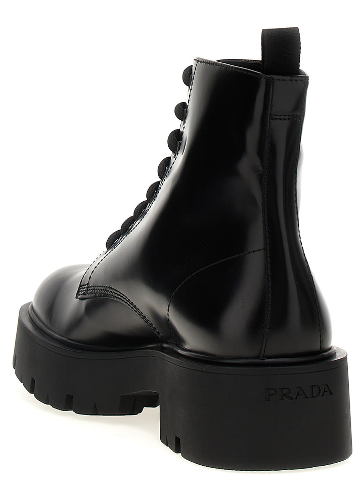 Prada Logo Brushed Leather Ankle Boots Stivali e Stivaletti - Nero | 123029a90f4770b172995a21a43b7adc3489b7e4