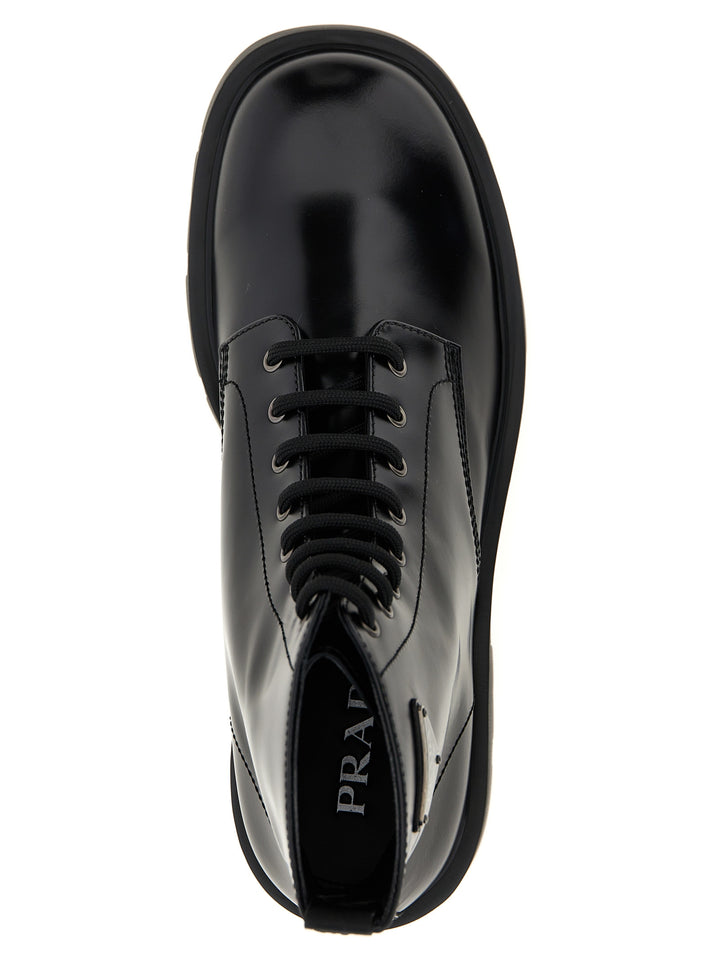 Prada Logo Brushed Leather Ankle Boots Stivali e Stivaletti - Nero | 687a7356346753d18b8635f4df3c91a489b3efcf