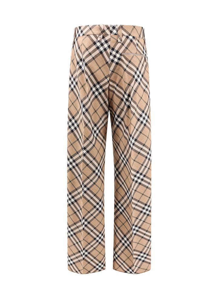 Burberry  - Light and natural | 0ce2421d6aaa9cd79ae70ac03eff8421e82637fd