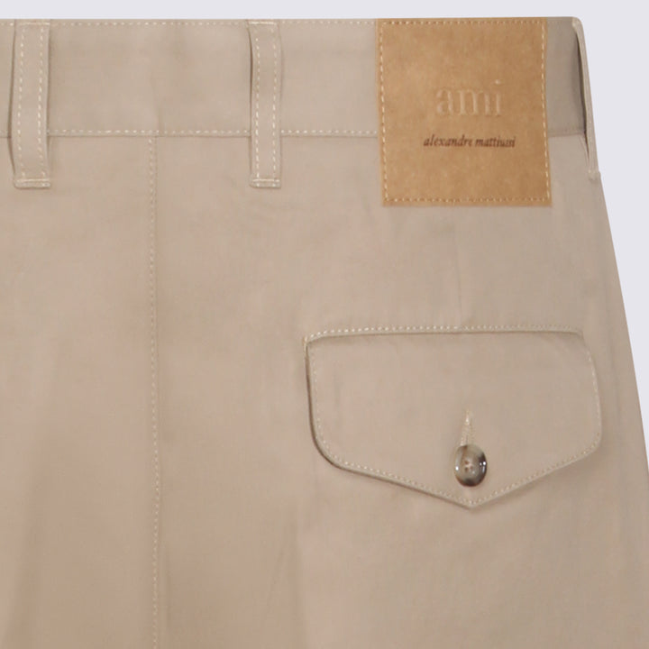 Ami Paris Trousers - Chiari e Naturali | f847a766d662ded0b72ccceb9994cb959e87af6e