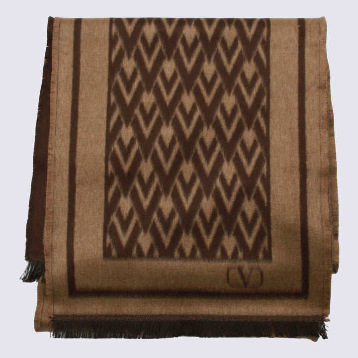 Valentino Garavani Scarfs - Marrone | d77e7e73369cbc469ac573c7a4d9effc330cdffc