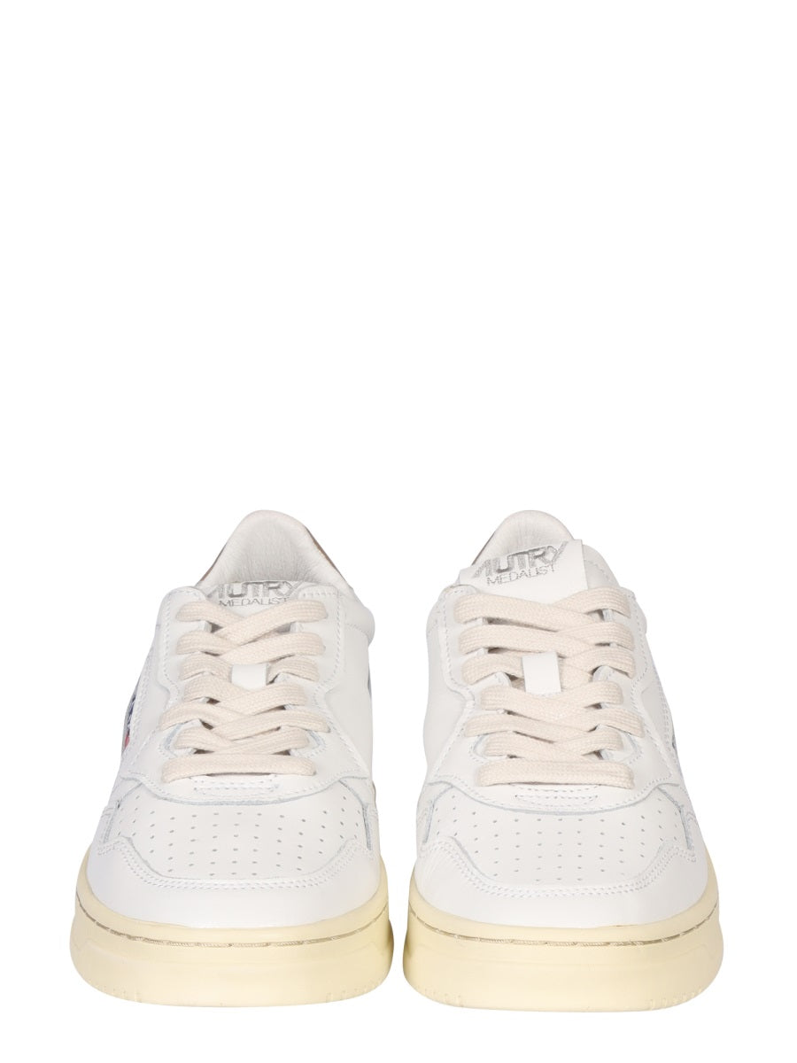 Autry Sneakers - White | f9623147b2b747b7a2b5a28d9df639a5c377608a