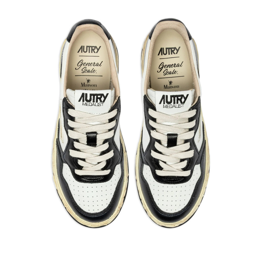 Maison Mihara X Autry Sneakers - Bianco, Nero | a948ea4d2699b466ebe038f72a7b4431d123fbb8