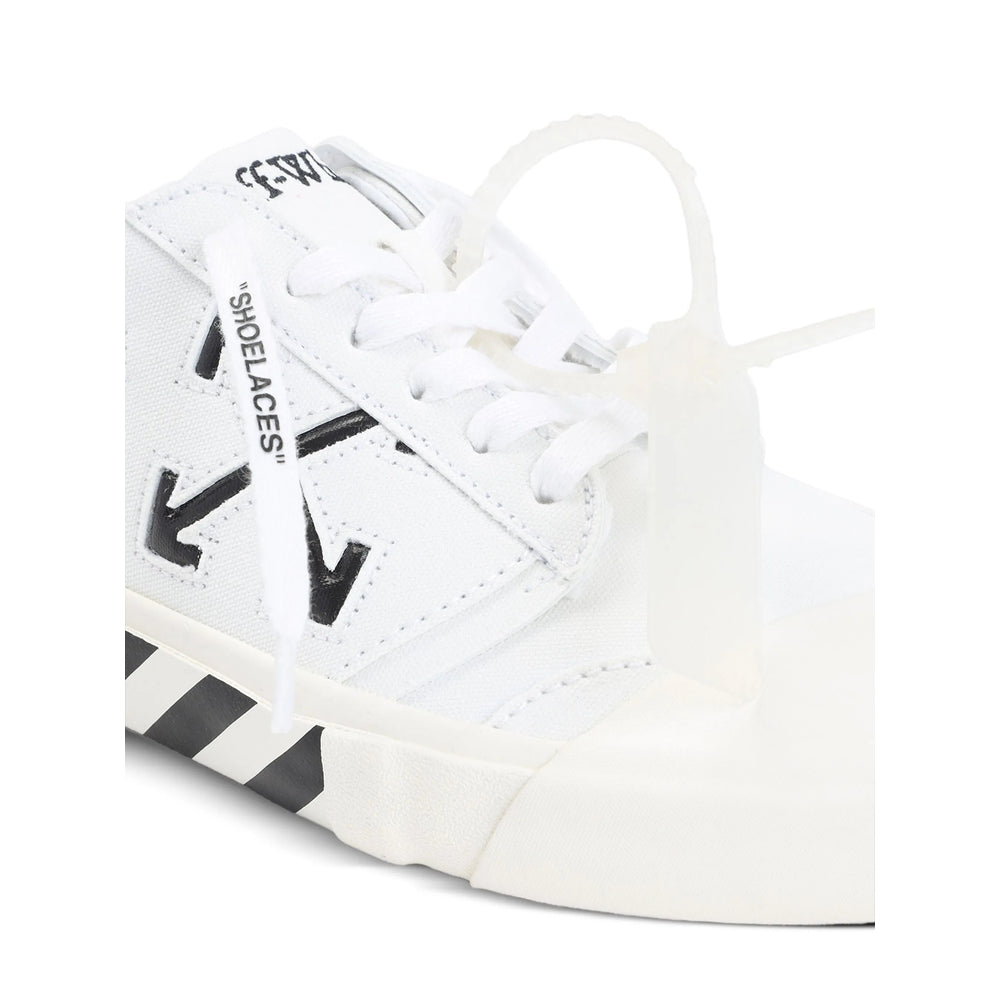 Off-White Sneakers - Bianco, Nero | 5c493e8a3bdfe1b3c35de4a840d501c766c8c4ab
