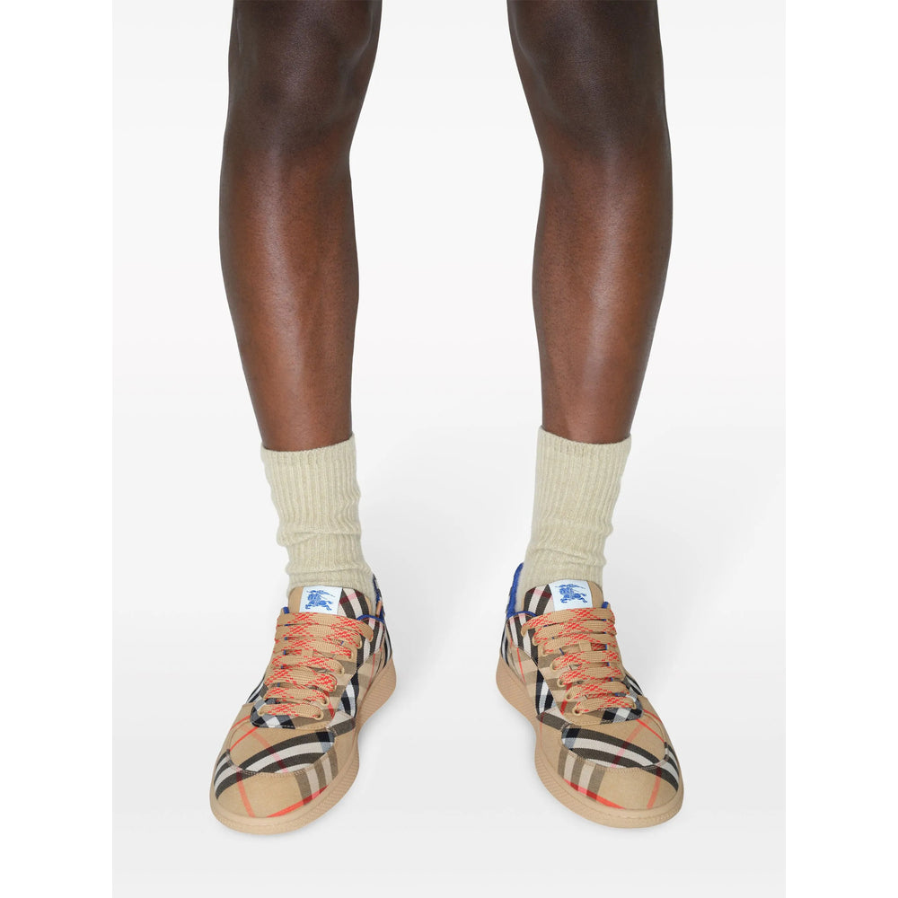 Burberry Sneakers - Neutro | 4010fcf6bd42fd1044b6d9896f322e3a0f6324f4