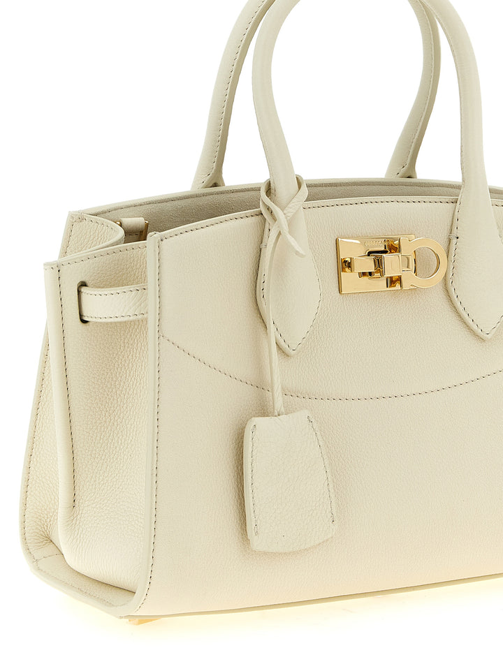 Ferragamo New Ferragamo Studio Soft (M) Borse a Mano - Bianco | 3f47e0cafd66c24644beace3c03278731a763d97