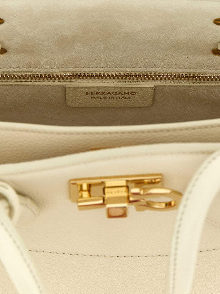 Ferragamo New Ferragamo Studio Soft (M) Borse a Mano - Bianco | 30b5aa3a97ec06cd68f23e6058ae68a4c1a4ddd2