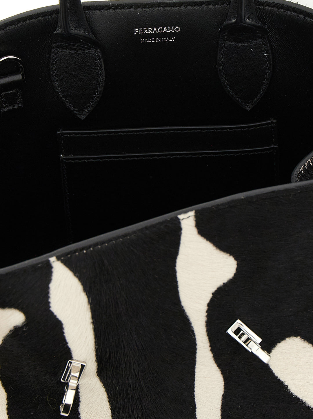 Ferragamo Hug (Xs) Borse a Mano - Bianco/Nero | a74174aff36449cb9094fd758a058098a407bc78