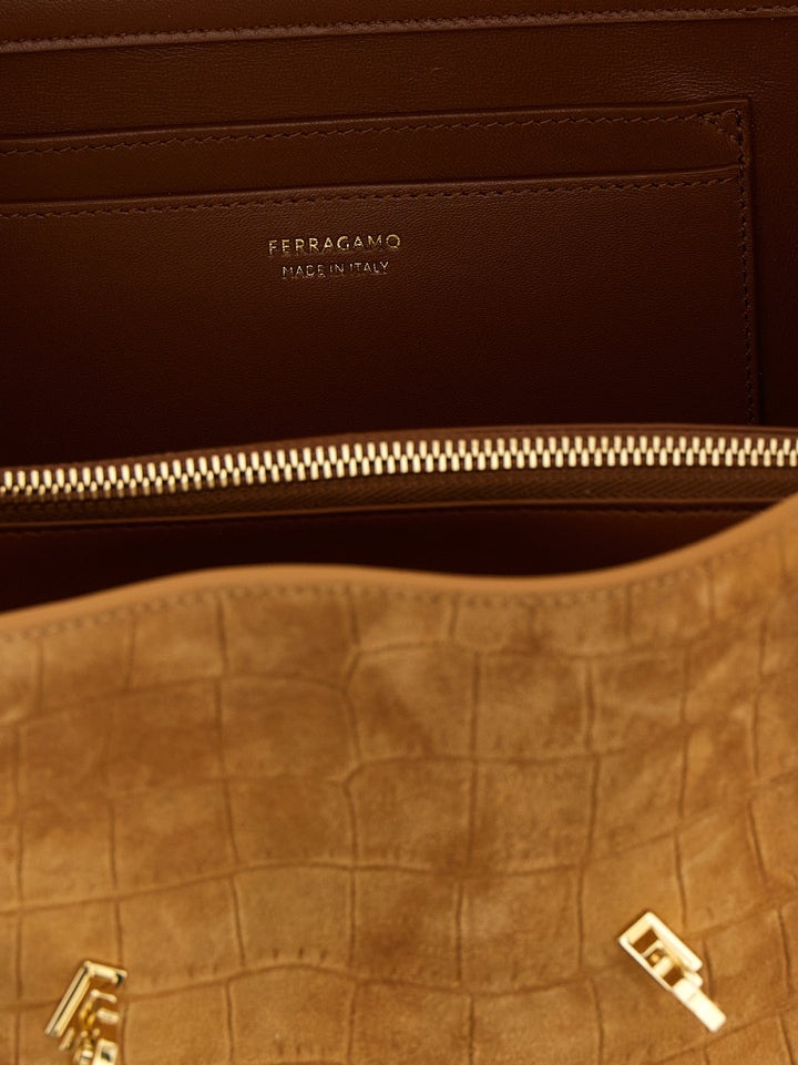 Ferragamo Hug Soft (M) Borse a Spalla e Tracolla - Marrone | b4e0e00d2c8f20fa47d20309e240036d7c9bd1f5