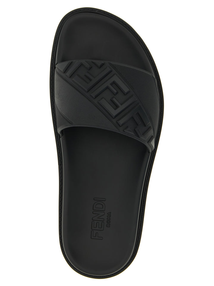 Fendi Logo Band Slides Sandali - Nero | c10cd0e6f025dceb8fadf435027e0e8f5c9fae90