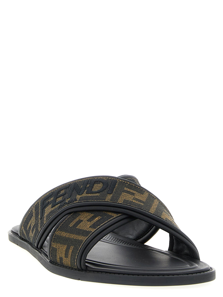 Fendi Logo Slides Sandali - Nero | 766fa44ae081def2cb482ef7f03d14f0845e8258