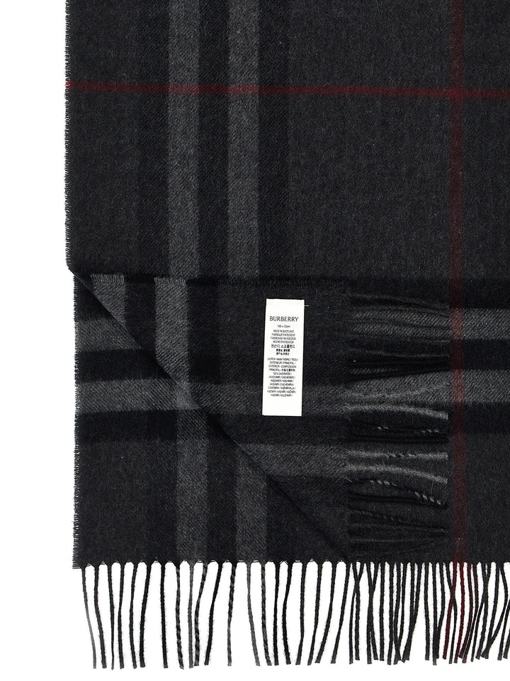 Burberry Check Scarf Sciarpe - Grigio | 999711ad754c3df9225dab77b2c9f24e38eb1e62